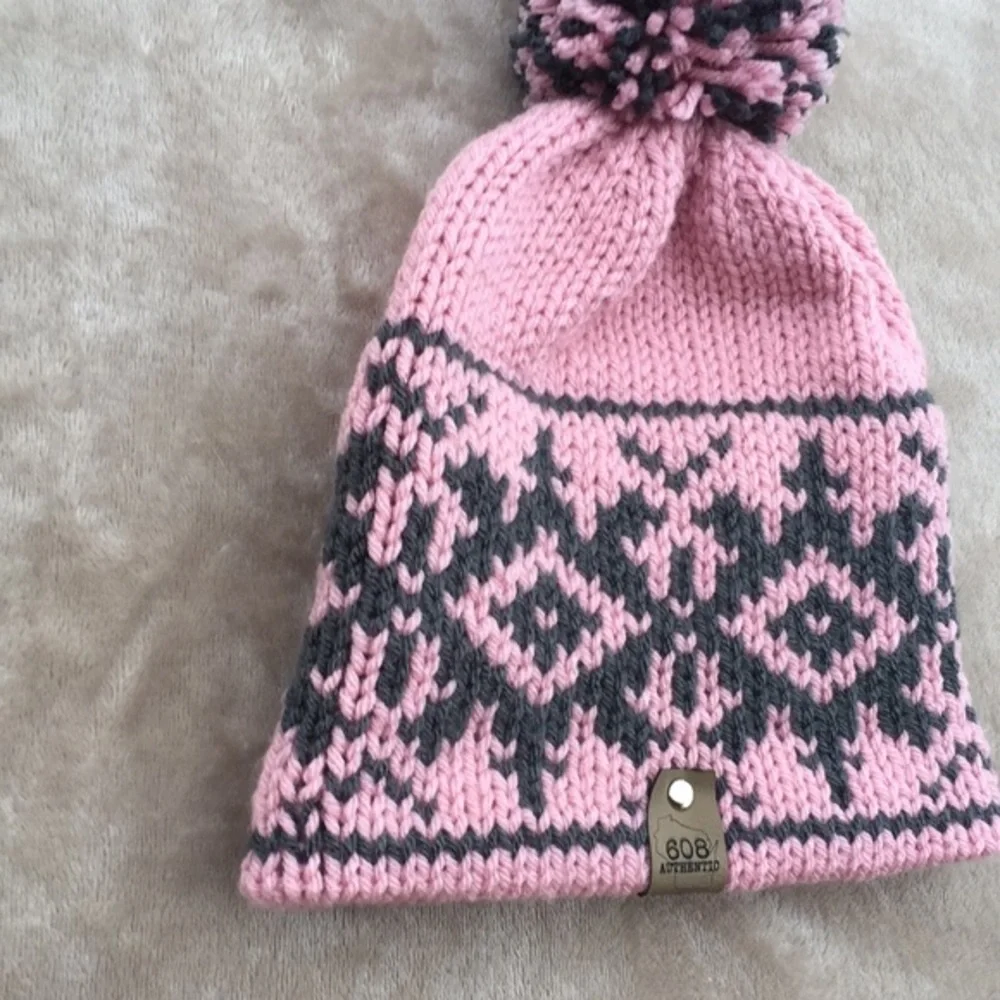 NWOT Winter Acrylic Pom Pom Beanie, OS (Girls)